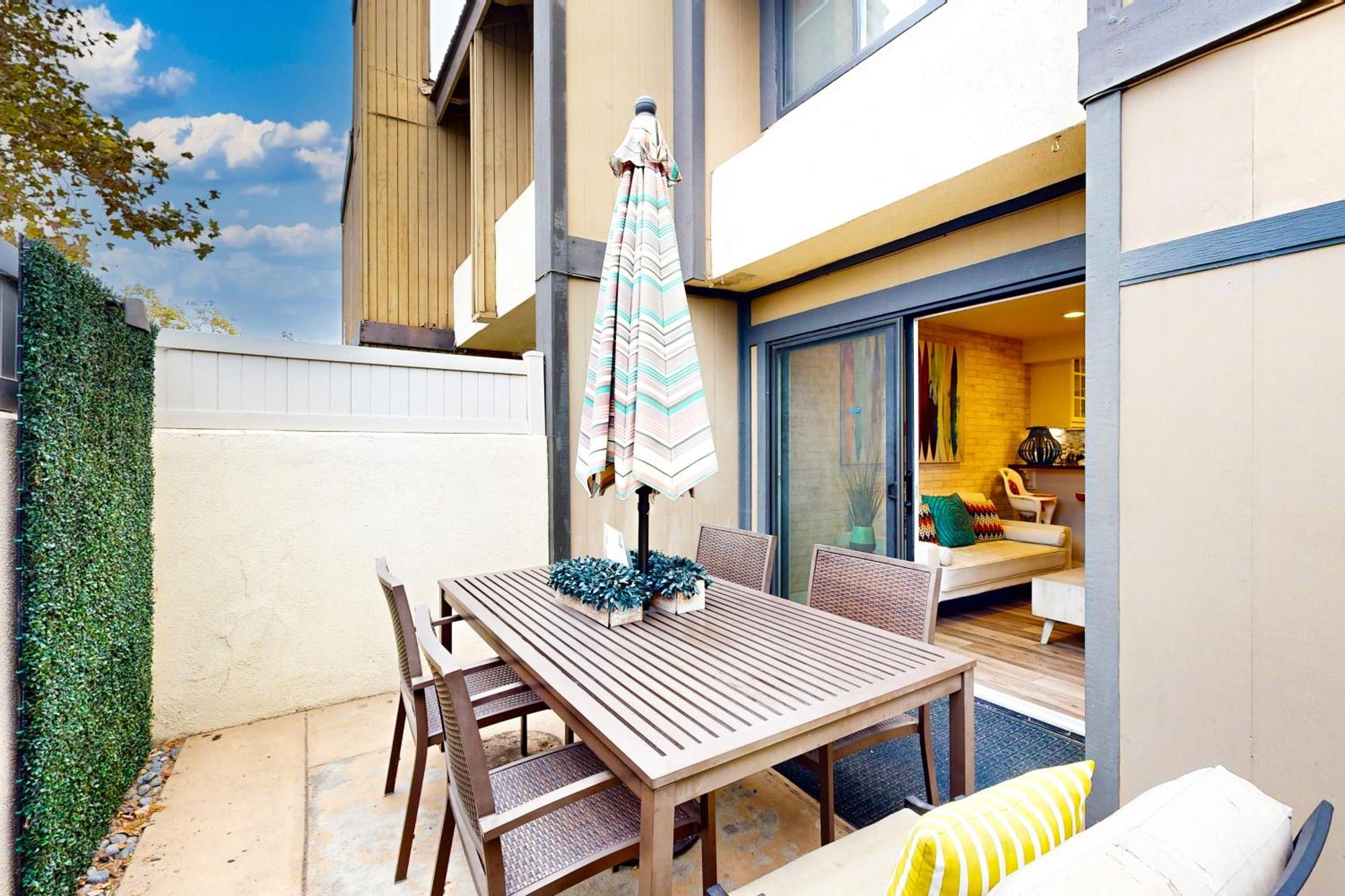 Doorstep To Disneyland Condos Anaheim Exterior foto